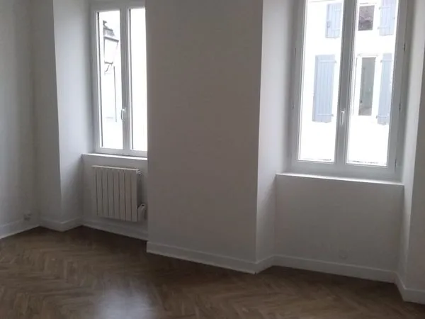 A LOUER à Surgères : Appartement T2 rénové, disponible le 15/11, sans frais d'agence