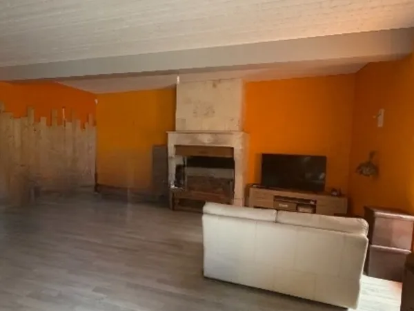 Mornac. Maison 191 m² avec garage et terrain