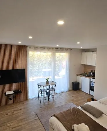 🎙 Studio meublé avec terrasse