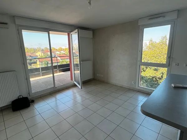 Appartement T3 61 M2 avec Garage 3ème Étage Parc de Parilly Côté Lyon 8