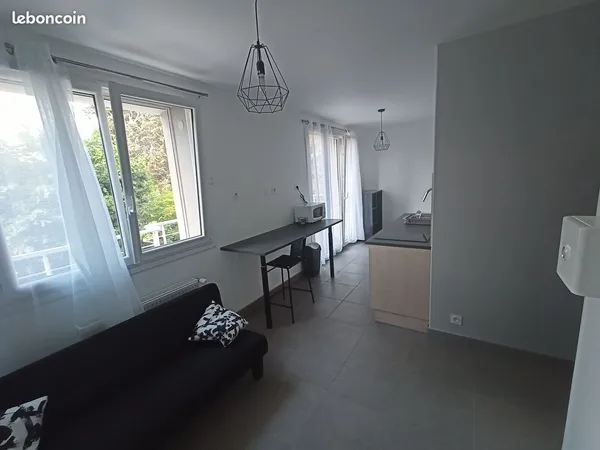 Appartement Location Saint-Martin-d'Hères 1p 20m² 525€