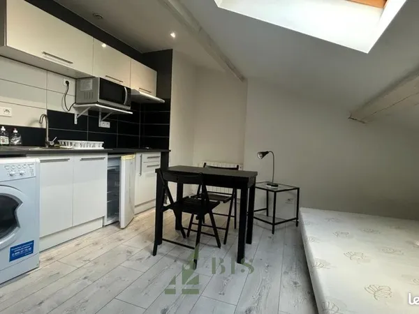 Studio 1 pièce 14 m²