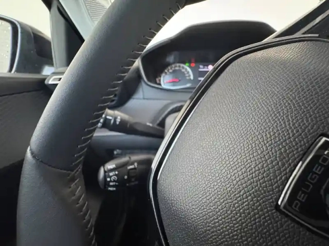 Peugeot 208 100 s&amp;s bvm6 — photo 22