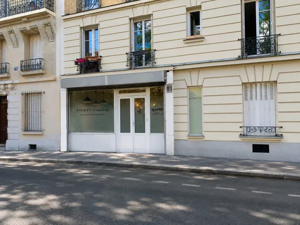 Paris 18e — 52 m² en rez-de-chaussée, bail mixte : habitation, atelier ou bureau