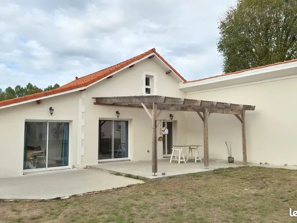 Maison rénovée 193 m² (maison principale de 100 m² + logement indépendant de 36 m² + salle de loisir