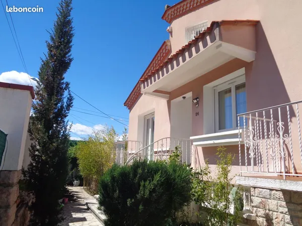 Villa de caractère vue sur les Albères et le Canigou