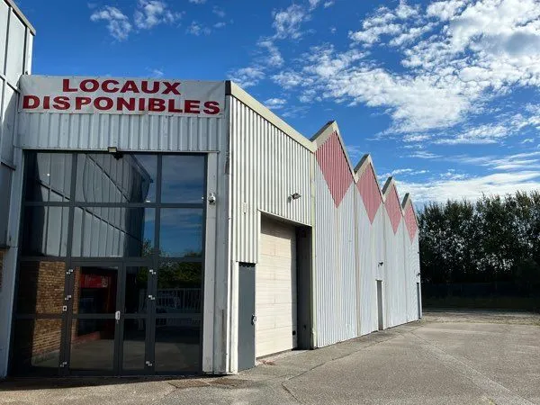 Bâtiment à usage commercial d'une surface de 600 m2