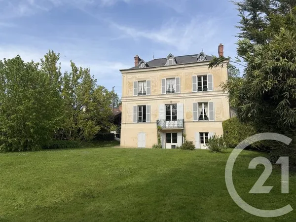 Maison 13 pièces 300 m²