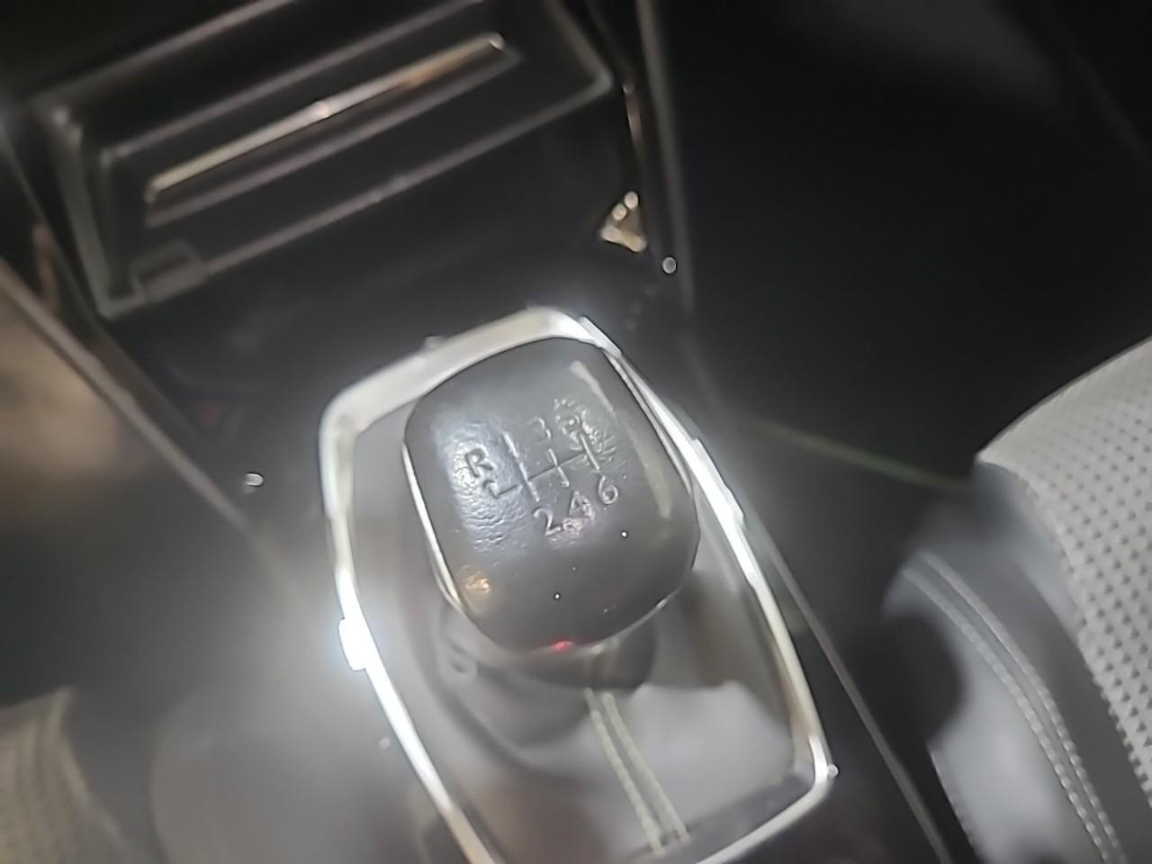 Peugeot 2008 puretech 130 s&s bvm6 gt — photo 19