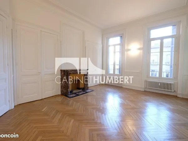 Appartement 3 pièces 121 m²