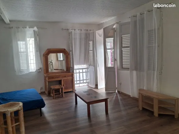 Loue appartement meublé charges comprises