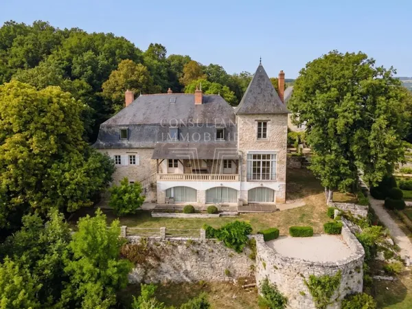 Vends château - 408.5 m² - 32 pièces, 3 chambres - Sarlat-la-Canéda 24200