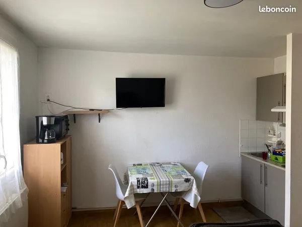 Location à l'année studio meublé 22m² avec parking