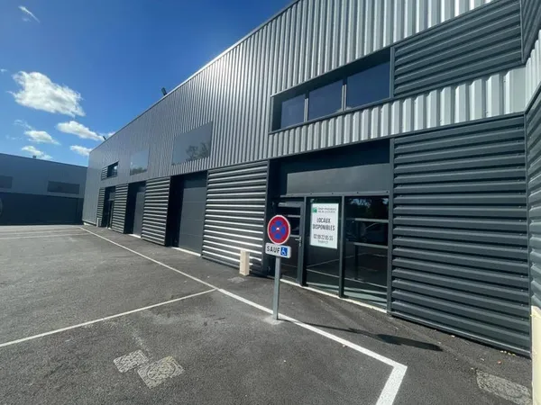 Local d'activité 376 m²