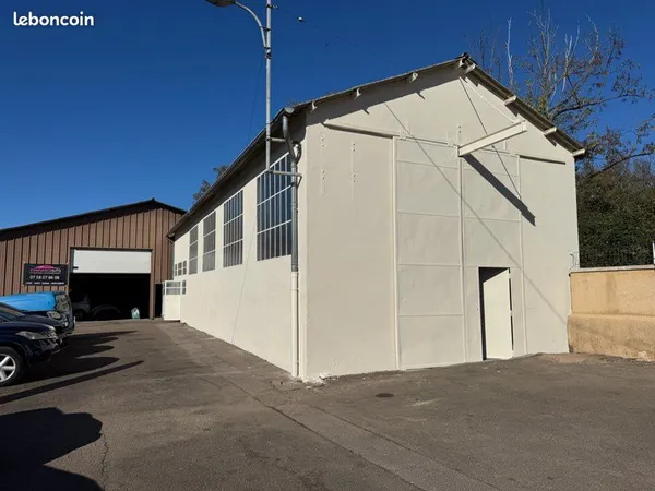 À louer local, atelier, garage, stockage... 400m2 + 130m2 + cour fermée