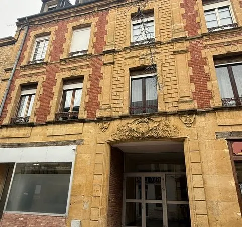 NOUVEAUTÉ EN EXCLUSIVITÉ - F3 en centre ville avec parking et cave