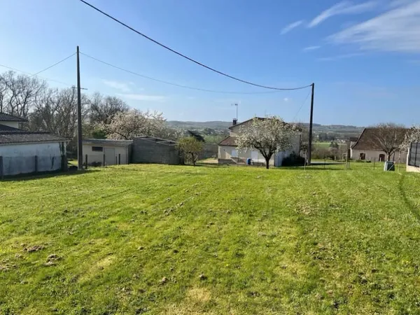 Terrain 744 m²