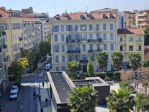 Vente en nue-propriété. Spécial investisseur. Appartement occupé à rénover entièrement.