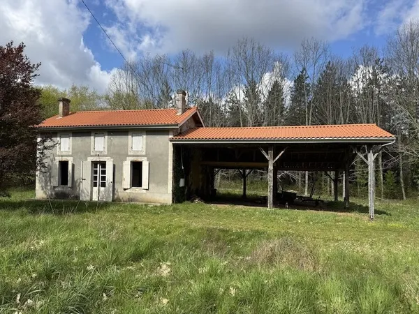 Jolie maison avec 2.5ha, maison à rénover avec 2.5ha