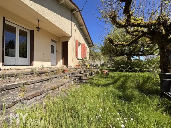 MONTCARET : Maison traditionnelle avec jardin