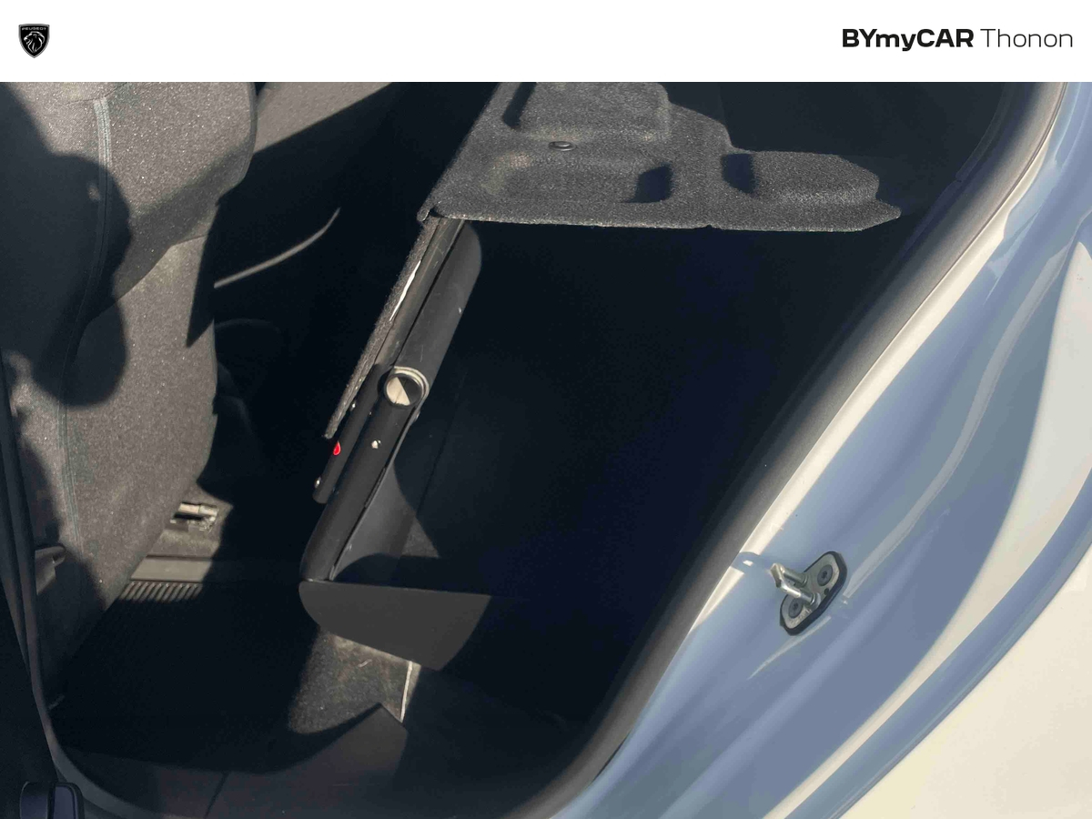 Peugeot 208 PURETECH 75 S&amp;S BVM5 — photo 18
