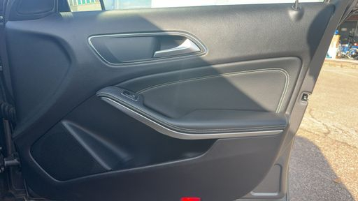 Mercedes Classe GLA 180 CDi 109 7G-DCT - Sensation – 2018 – 85614 km – Diesel – Boîte Automatique — photo 26