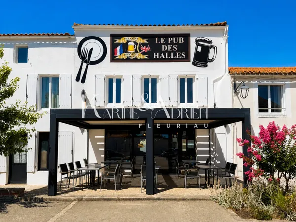 Immeuble de ville avec commerce + appartement T2 au dessus + grenier aménageable