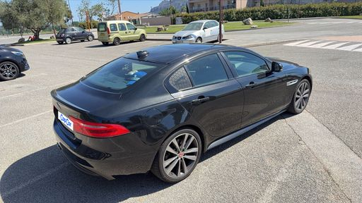 Jaguar XE 2.0 D - 180 CH AWD BVA8 - R-Sport – 2017 – 106953 km – Diesel – Boîte Automatique — photo 16