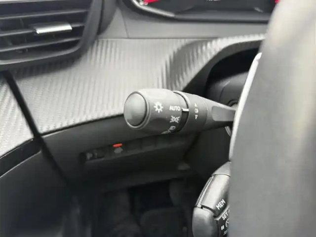 Peugeot 2008 puretech 130 s&amp;s eat8 allure — photo 17