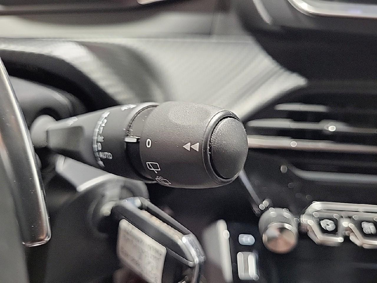 Peugeot 2008 puretech 130 s&s eat8 active — photo 21