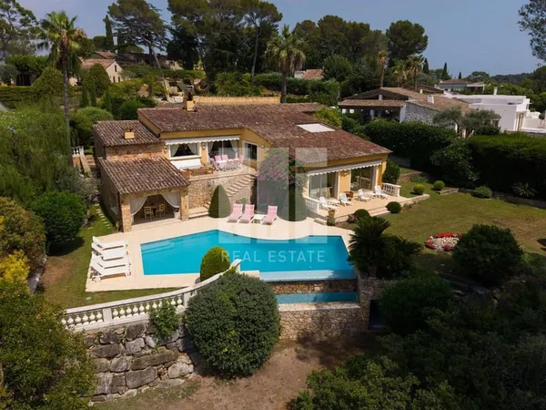 Villa 7 pièces 245 m²