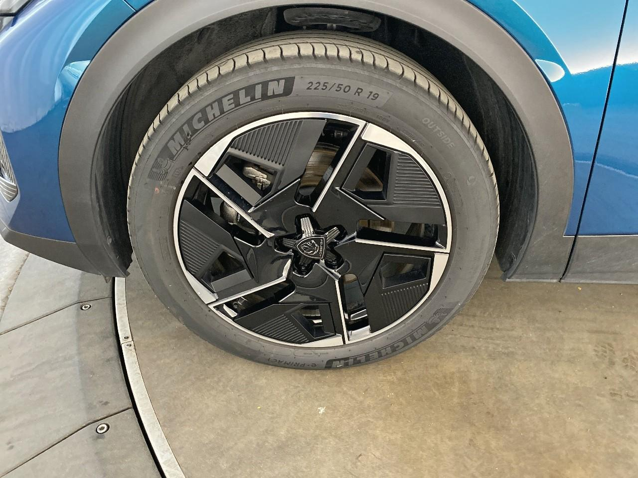 Peugeot 408 electrique 58 kwh 210 ch gt — photo 11