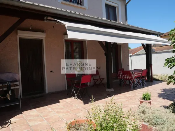 Maison familiale 165 m² - 5 chambres - Piscine - Terrain 1021 m² - Villette-d'Anthon