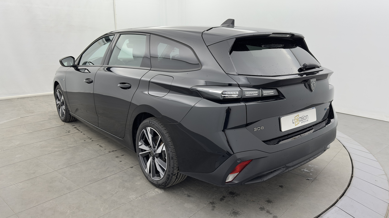 Peugeot 308 SW PHEV 180 e-EAT8 — photo 3