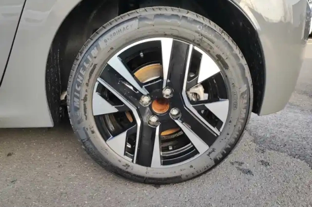 Peugeot 208 electrique 50 kwh 136ch — photo 12