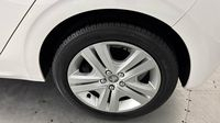 Peugeot 208 1.2 PureTech 82ch E6.c Signature 5p — photo 29