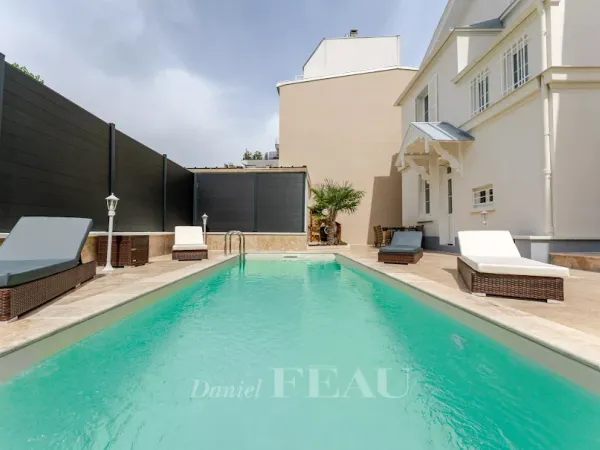 Maison 9 pièces 280 m²