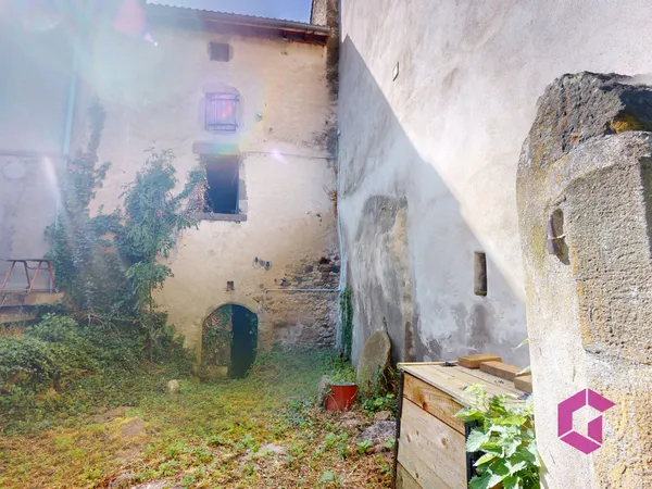 BATIMENT A RENOVER ENTIEREMENT AVEC JARDIN