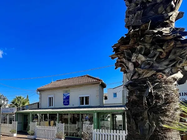 Murs Commerciaux Avec Veranda Et Belle Terrasse + Appartement T4