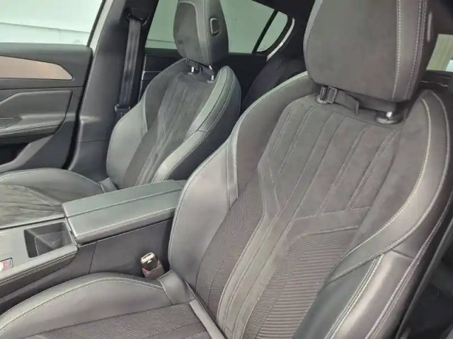 Peugeot 308 phev 225 e-eat8 — photo 9