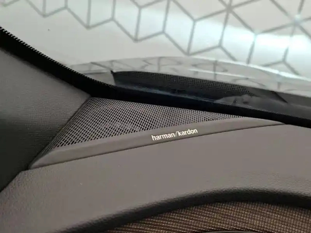 Renault Megane e-tech ev60 220 ch super charge — photo 39