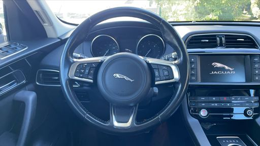 Jaguar F-Pace 2.0 D 180 AWD BVA8 - Portfolio – 2017 – 101417 km – Diesel – Boîte Automatique — photo 31