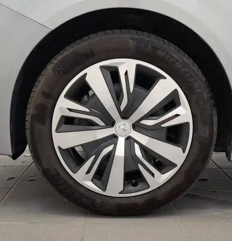 Peugeot 208 puretech 100 s&amp;s bvm6 — photo 10