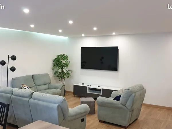 Colocation Filles- chambre 13 m2 - tv 50"