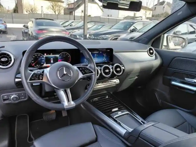 Mercedes Gla 180 progressive line — photo 50