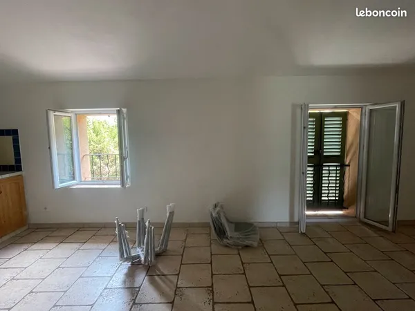 Meublé avec loggia et petit garage