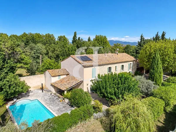 Mas en pierre de charme à vendre à cavaillon avec piscine et t