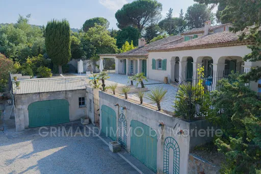 Maison 11 pièces 250 m²
