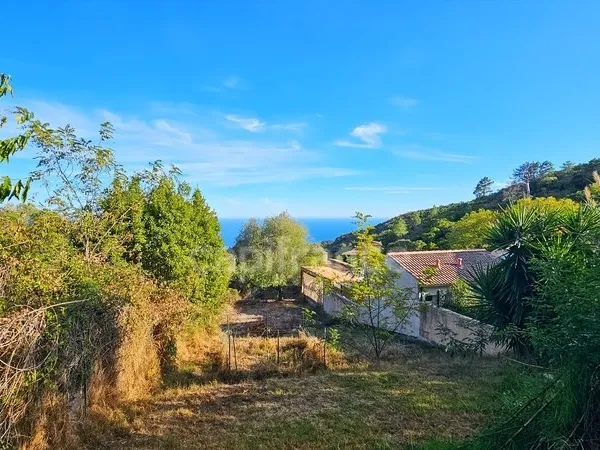 À vendre - Sari-Solenzara Maison vue mer panoramique et charme méditerranéen assuré ( vendu libre de