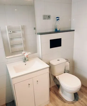 Maison de ville Meublée 70m² Thionville avec 2 chambres, terrasse et jardin de 80m².Loyer 1250 e cha